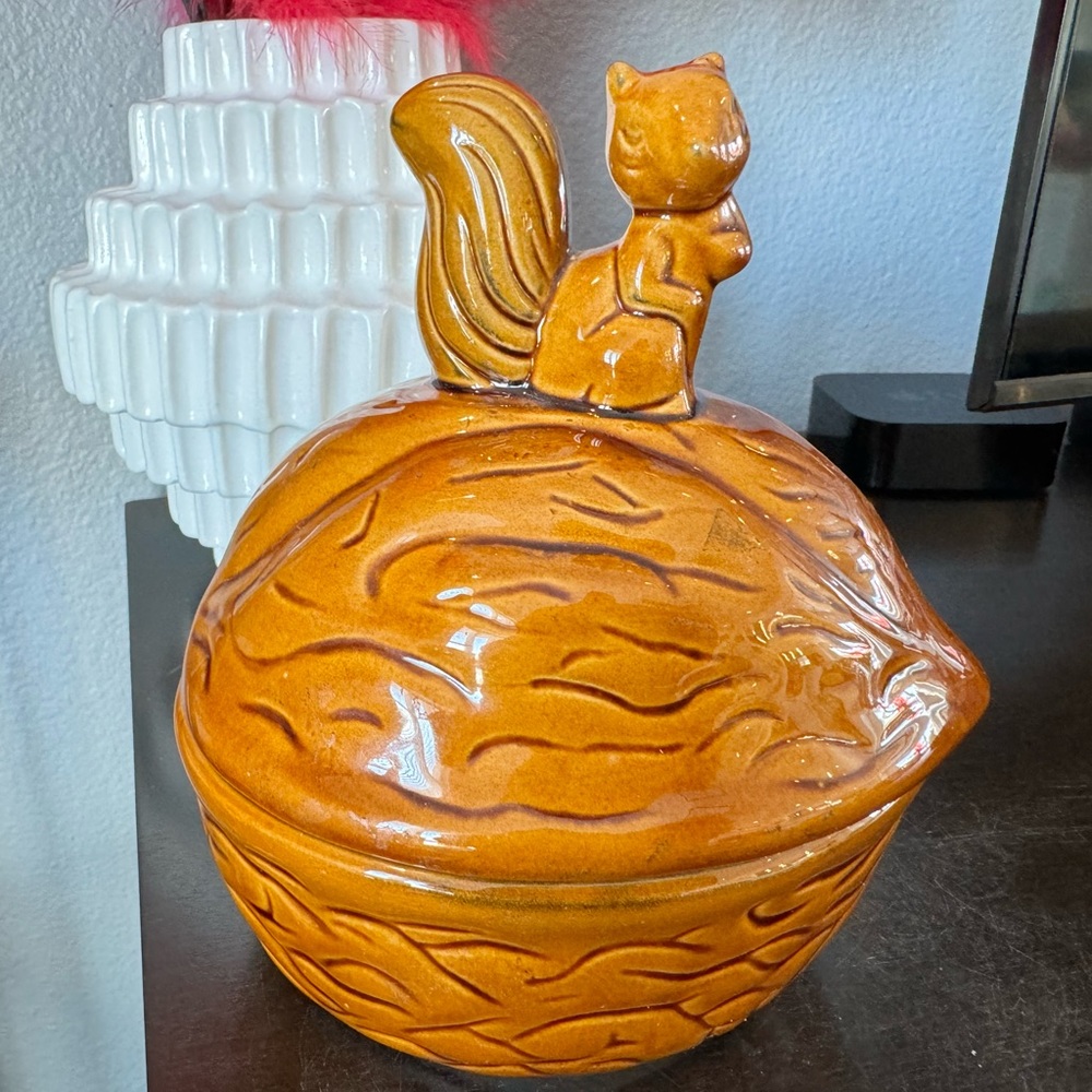 Vintage Ceramic Squirrel Nut Container Bowl - Picture 7 of 11